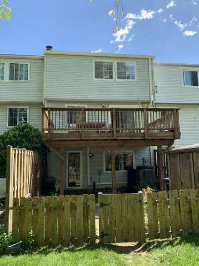 Building Photo - 2124 Glenn Spring Ct