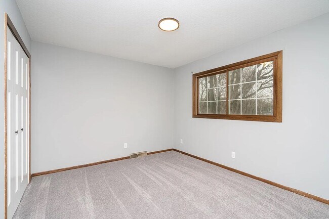 Building Photo - 411-413 Belle Aire Dr