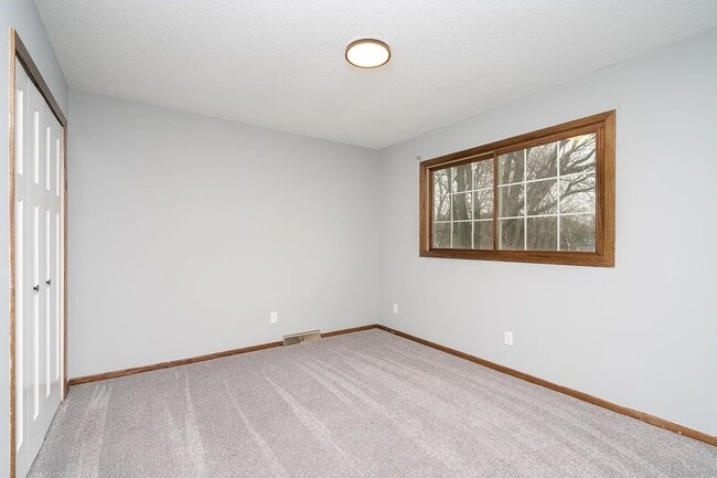 Building Photo - 411 Belle Aire Dr