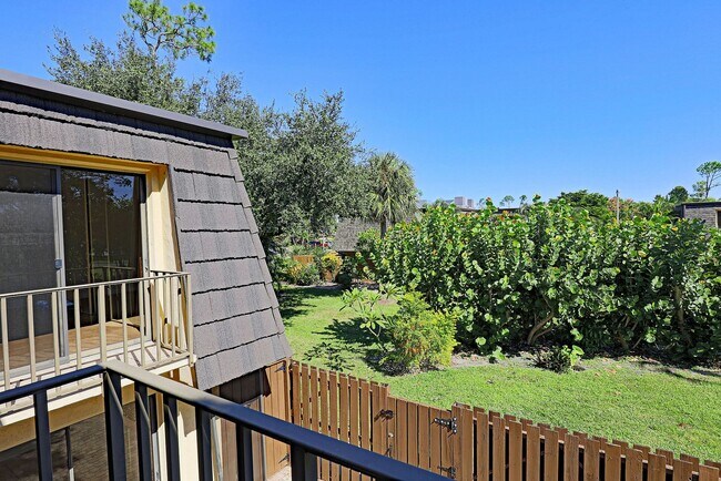 Building Photo - Parkwoods 12341-2