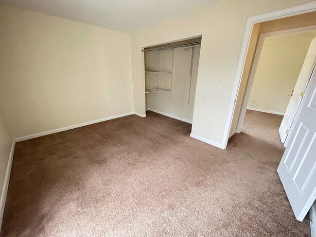 Building Photo - Spacious 3 bedroom in Finley Forest offers convenient location and neighborhood amenities