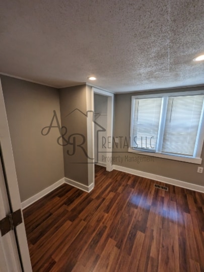 Building Photo - 207 E Park St