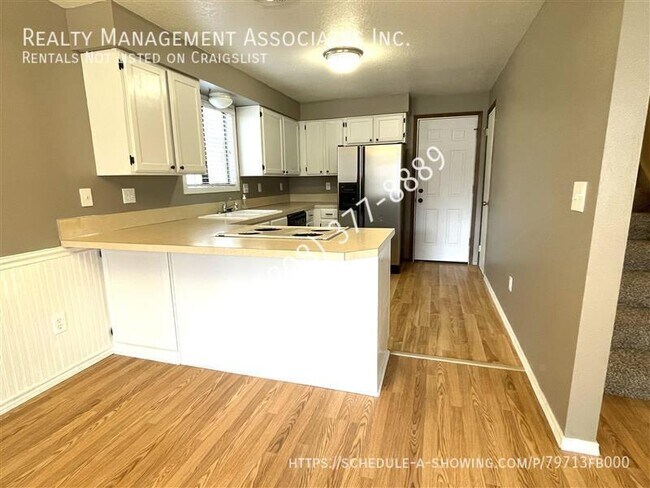 Building Photo - 5349 W Grover St