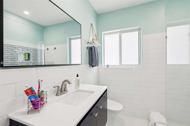 Building Photo - 1187 Hillsboro Mile