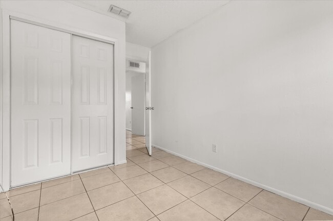 Building Photo - 6921 Longmeade Ln