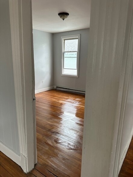 Building Photo - 9-11 Webb St