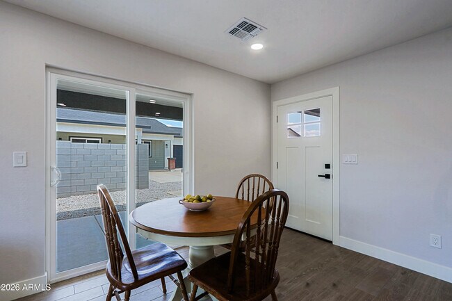 Building Photo - 454 S Pioneer