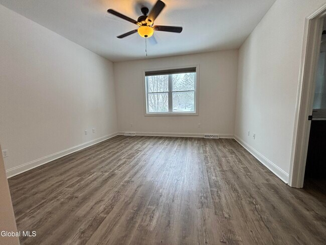 Building Photo - 587A Grooms Rd