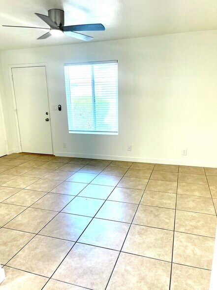 SPACIOUS BRIGHT LIVING ROOM - 1058 W Flint St