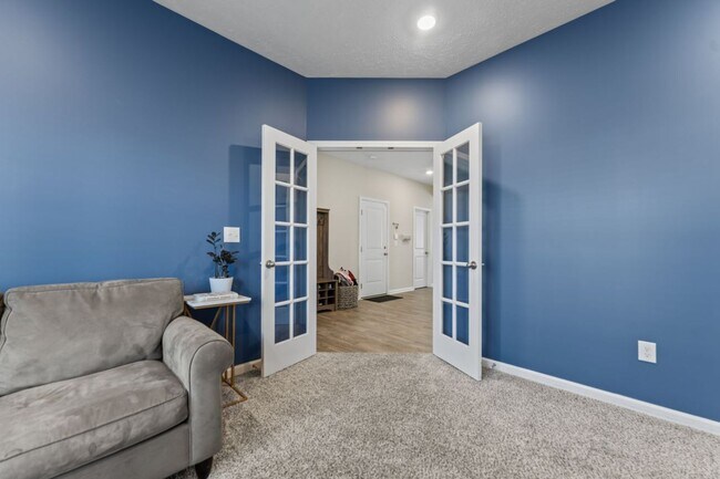 Building Photo - 8609 Warbler Br Wy