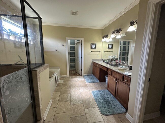 Building Photo - 9328 Owl Hill Dr