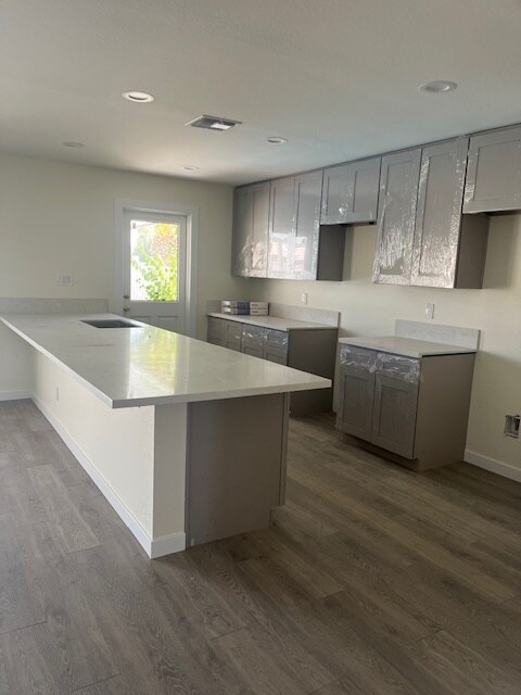 Building Photo - 2019 E Colgate Dr