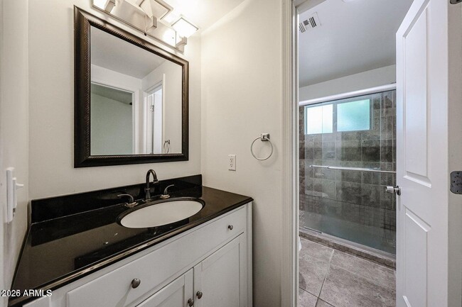 Building Photo - 1219 E Colter St