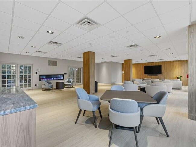 Building Photo - 4900 N Ocean Blvd