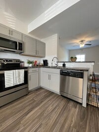 Building Photo - 2005 Willow Dr