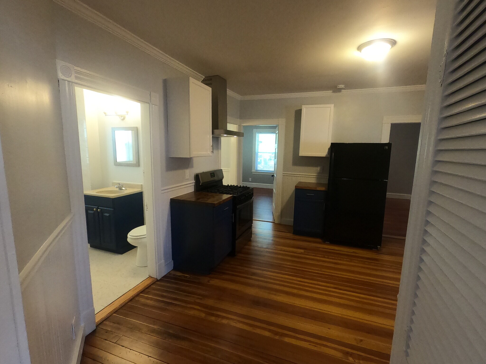 Eat-in Kitchen - 9 Mt Vernon St