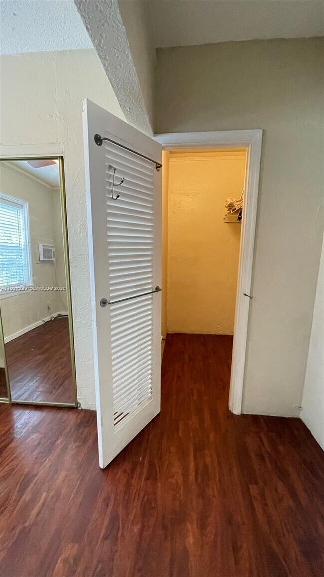 Building Photo - 1857 Buchanan St