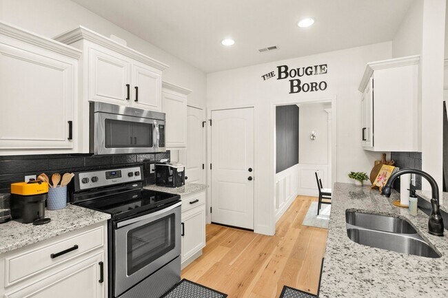 Building Photo - 221 Waldron View Dr