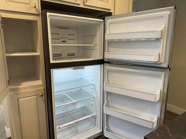 Building Photo - 48571 Lakeview Cir