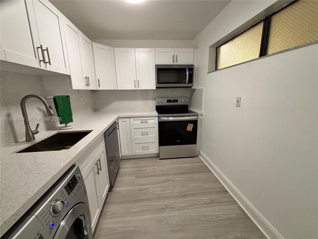 Building Photo - 9301 SW 92nd Ave