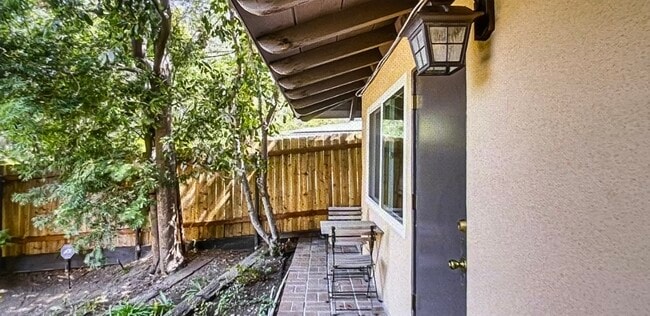 Building Photo - 2105 Via Venado St