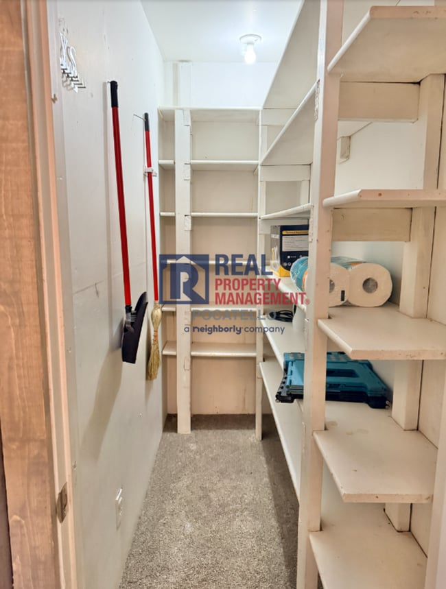 Building Photo - Beautiful 5 bed 2 bath country living - 5+...