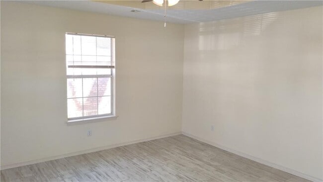 Building Photo - 44 Holly Dr