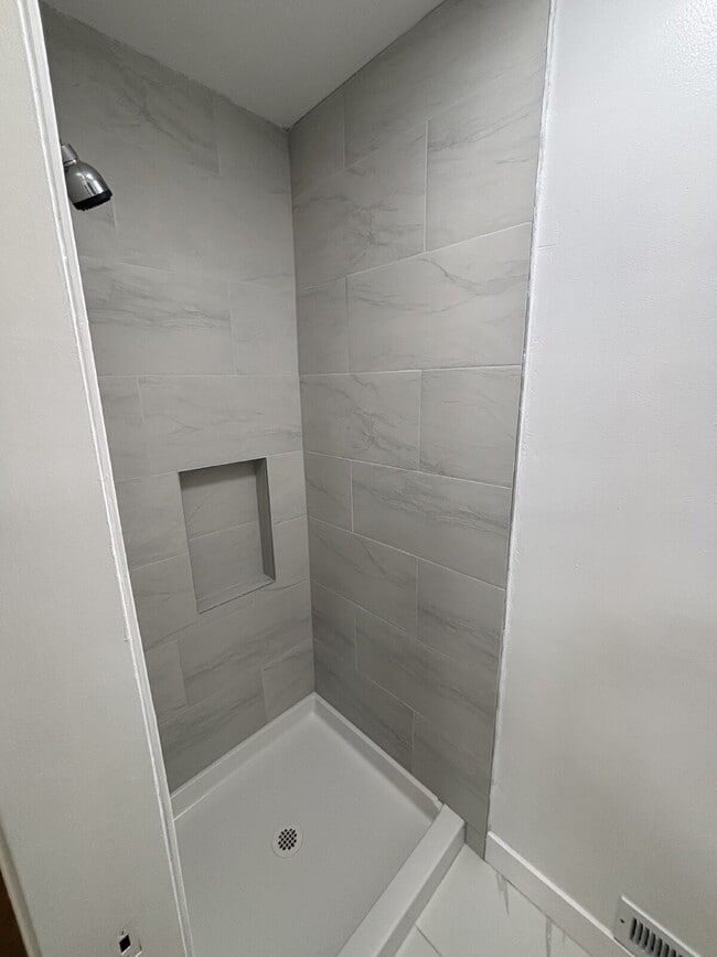 Building Photo - "Completely Remodeled and Charming 3-Bed Oasis with Pool & Fireplace in Pittsburg's Heart!"