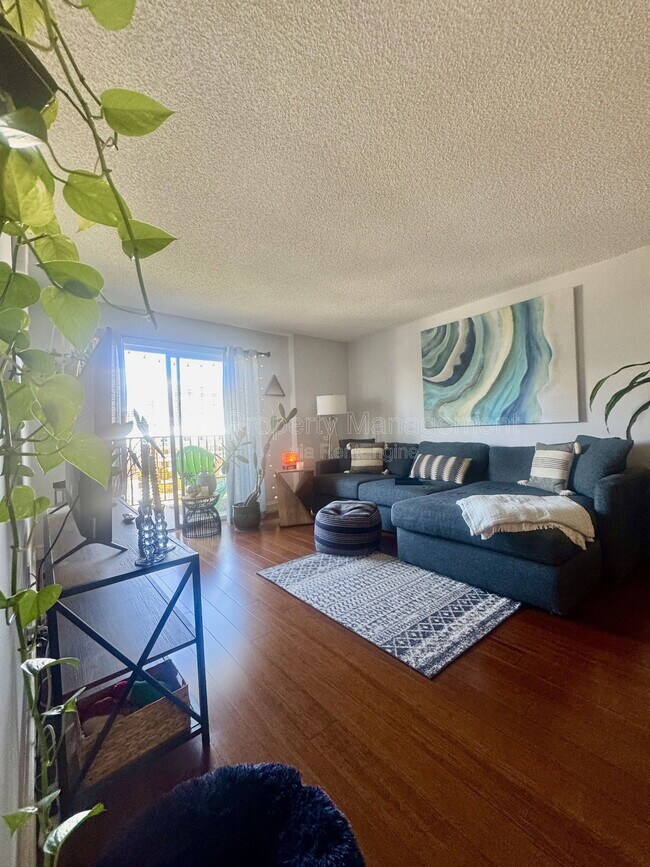 Building Photo - 6545 Indian Creek Dr