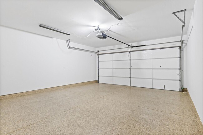 Building Photo - Well-Maintained 3-Bedroom Home – Ideal for Students & Professionals!