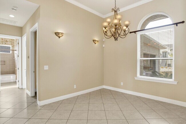 Building Photo - 2018 Crown Pointe Blvd