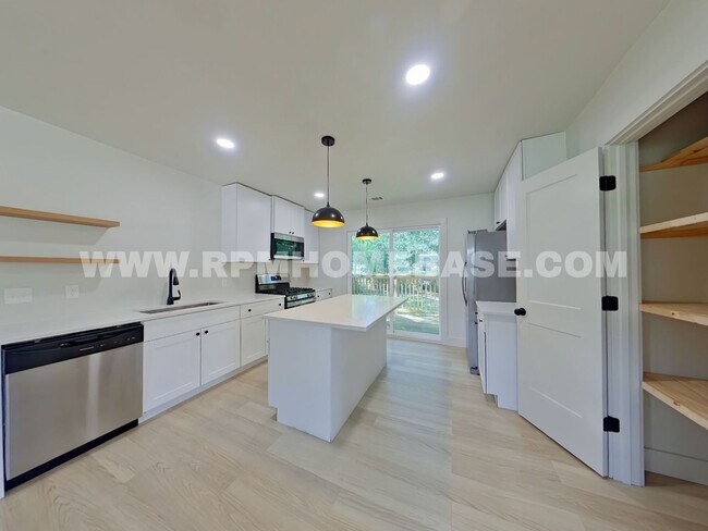 Building Photo - 506 Forrest Ct