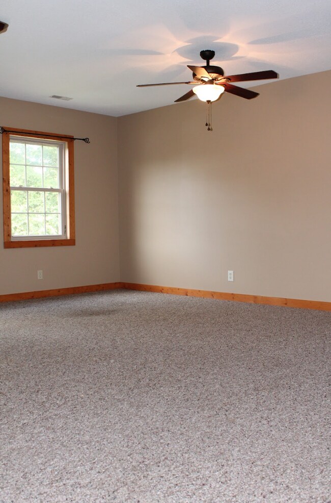 Building Photo - 3 Bedroom 2 bathroom with bonus room log cabin