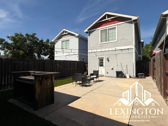 Building Photo - Modern Roseville Living – 3 Bed | 2.5 Bath |