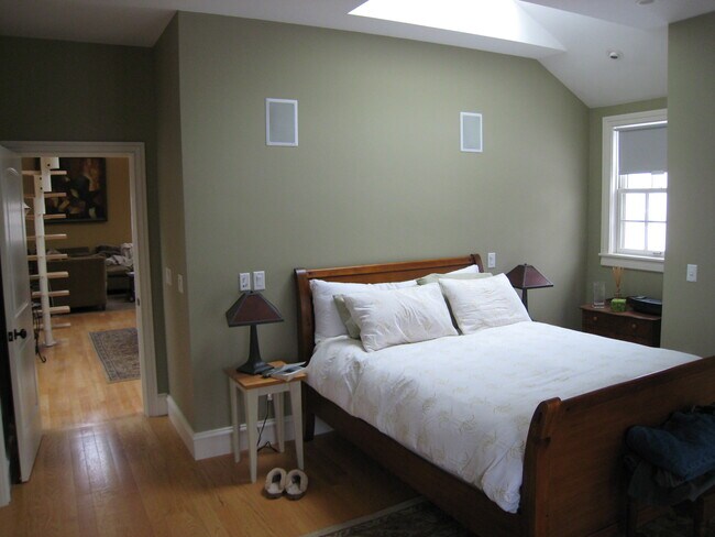 Building Photo - 19 Wendell St