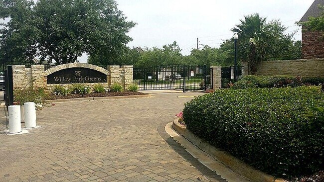 Building Photo - 2811 Willow Fork Dr