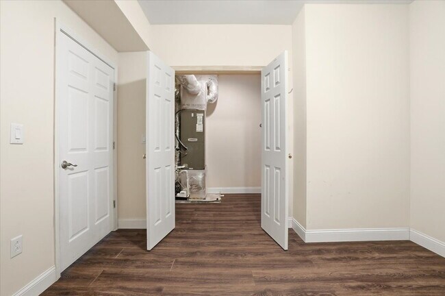 Building Photo - "Spacious 5-Bed Retreat with Wet Bar, Movie Room & Finished Basement in Kennesaw!"