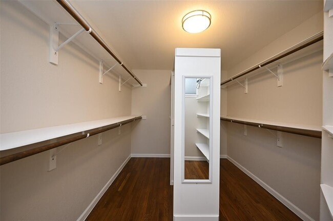 Building Photo - 2127 Lamonte Ln