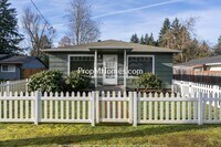Building Photo - Cozy Two Bedroom Home in Willamette on a Massive Lot!