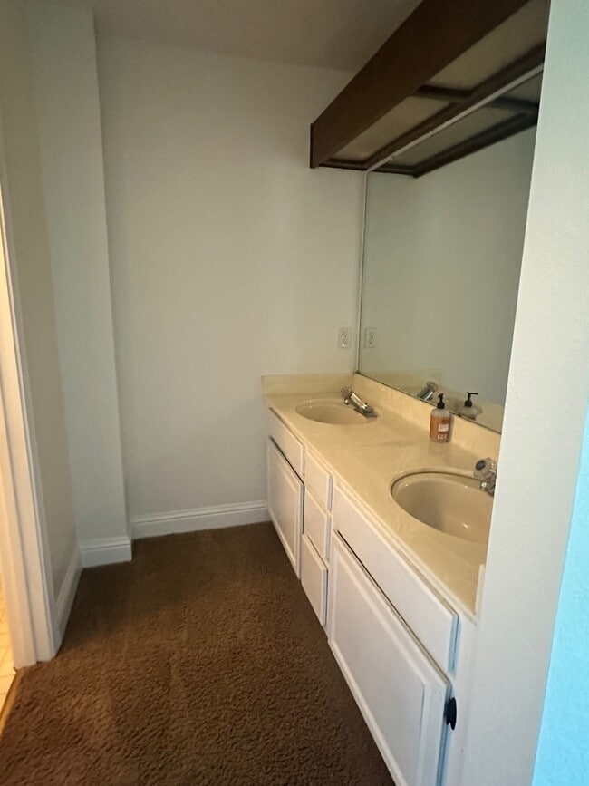 Building Photo - 11501 Treeline Pl