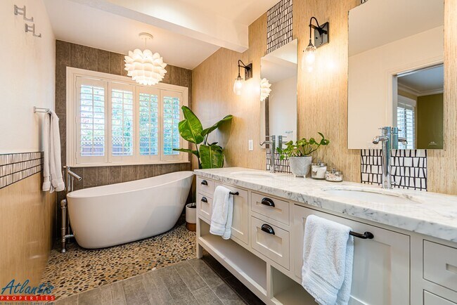 Building Photo - Stylish Home | Designer Materials | Award ...