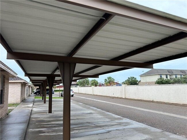 Building Photo - 17 Cedarwood Dr