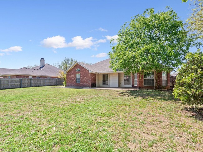 Building Photo - 912 Pawnee Trail