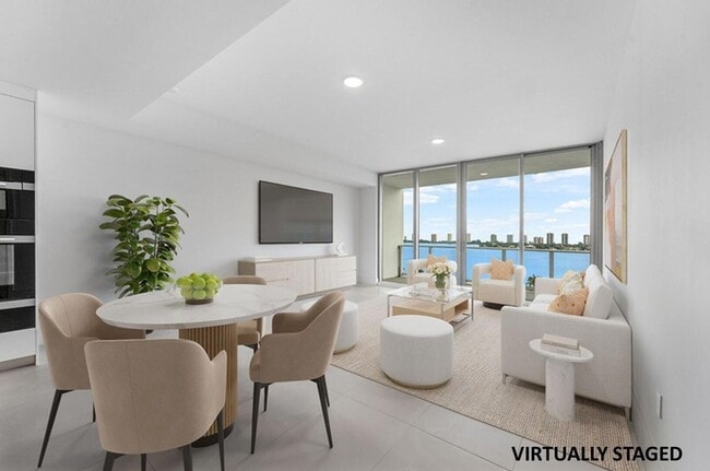 Building Photo - 220 Lake Shore Dr