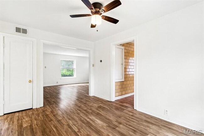 Building Photo - 1076 Wilshire Ave