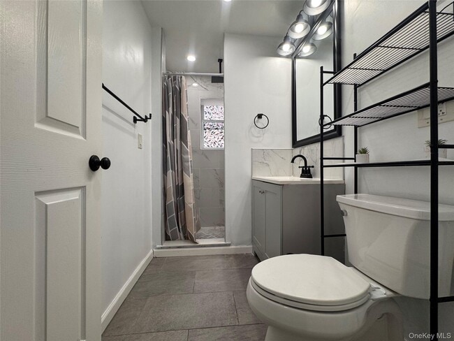 Building Photo - 645 E Beech St