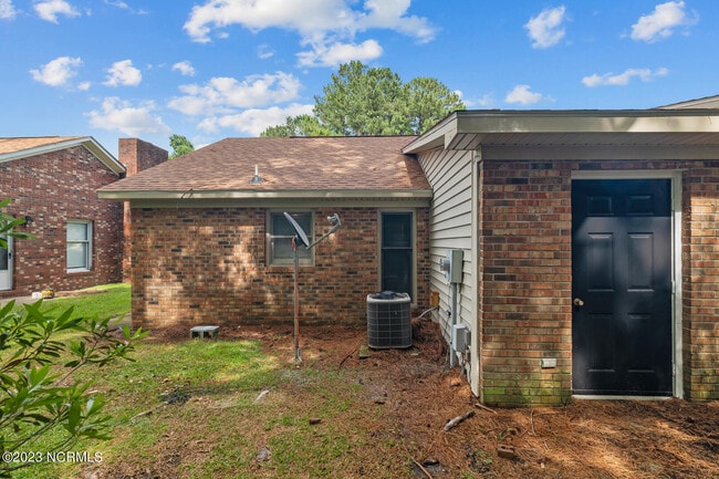 Building Photo - 111 Windsor Ct