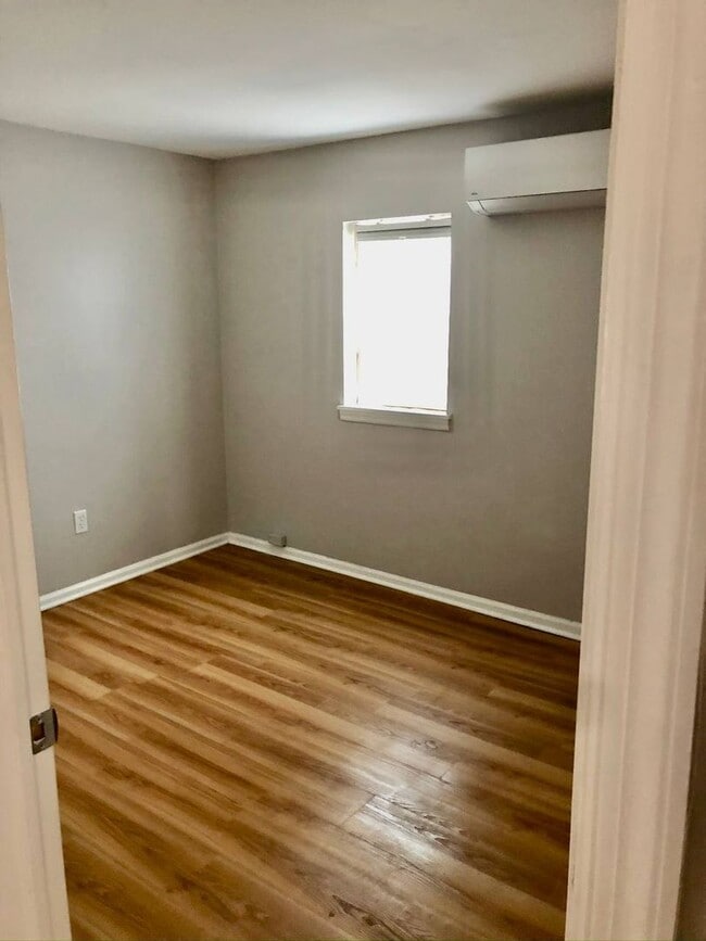 Building Photo - 418 N Darlington St