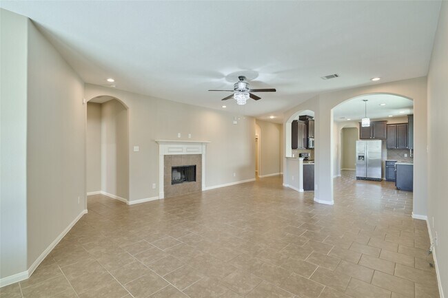 Building Photo - 12635 Lakeshore Dr