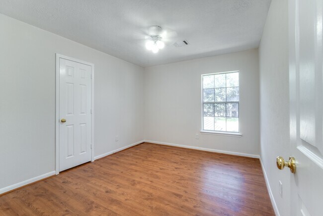Building Photo - 1907 Glen Eden Ct
